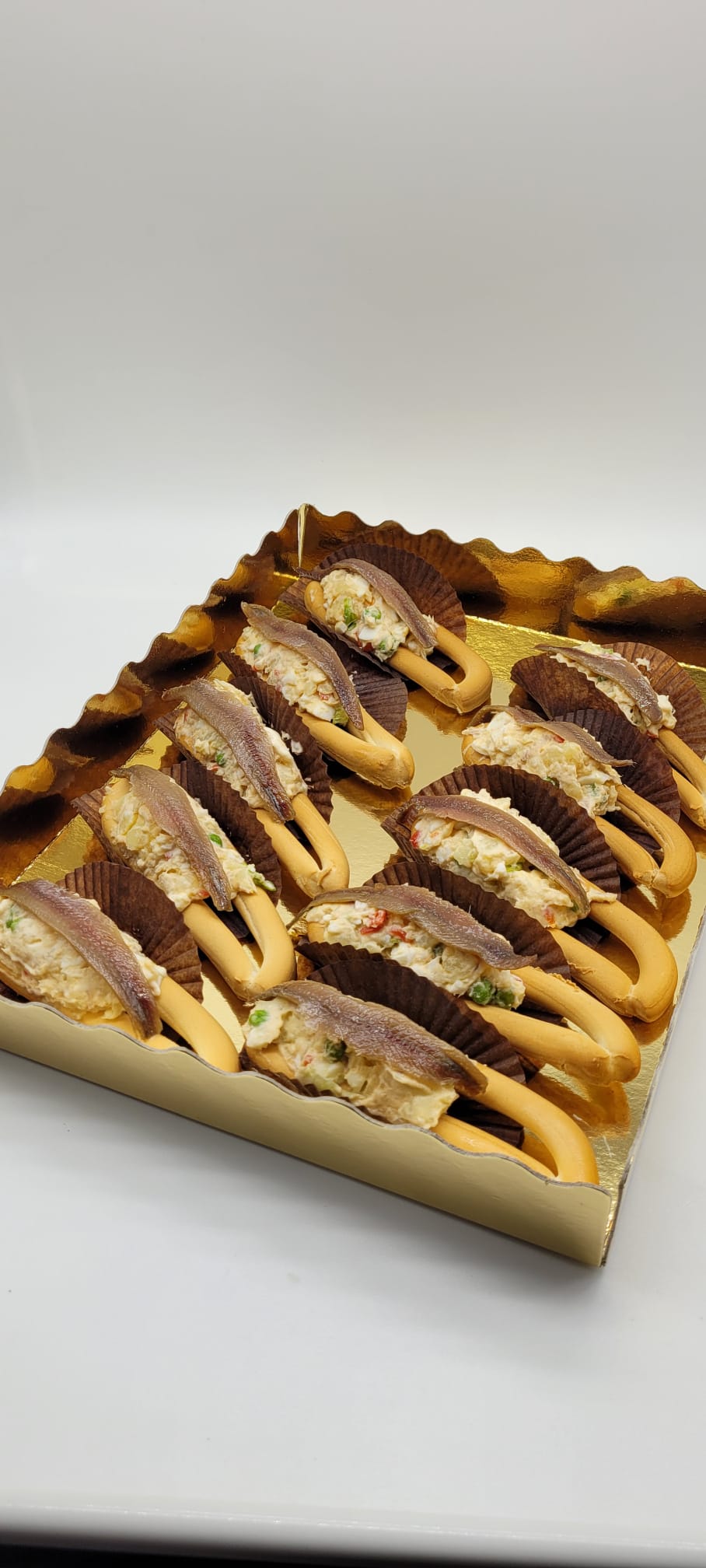 Bandeja de canapés con ahumados